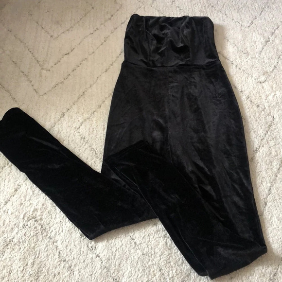 Revolve Superdown Xandra velvet  jumpsuit, NWT, size XXS - Picture 2 of 6